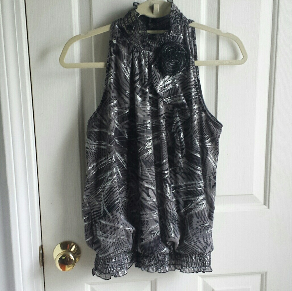 Sleeveless shimmering top